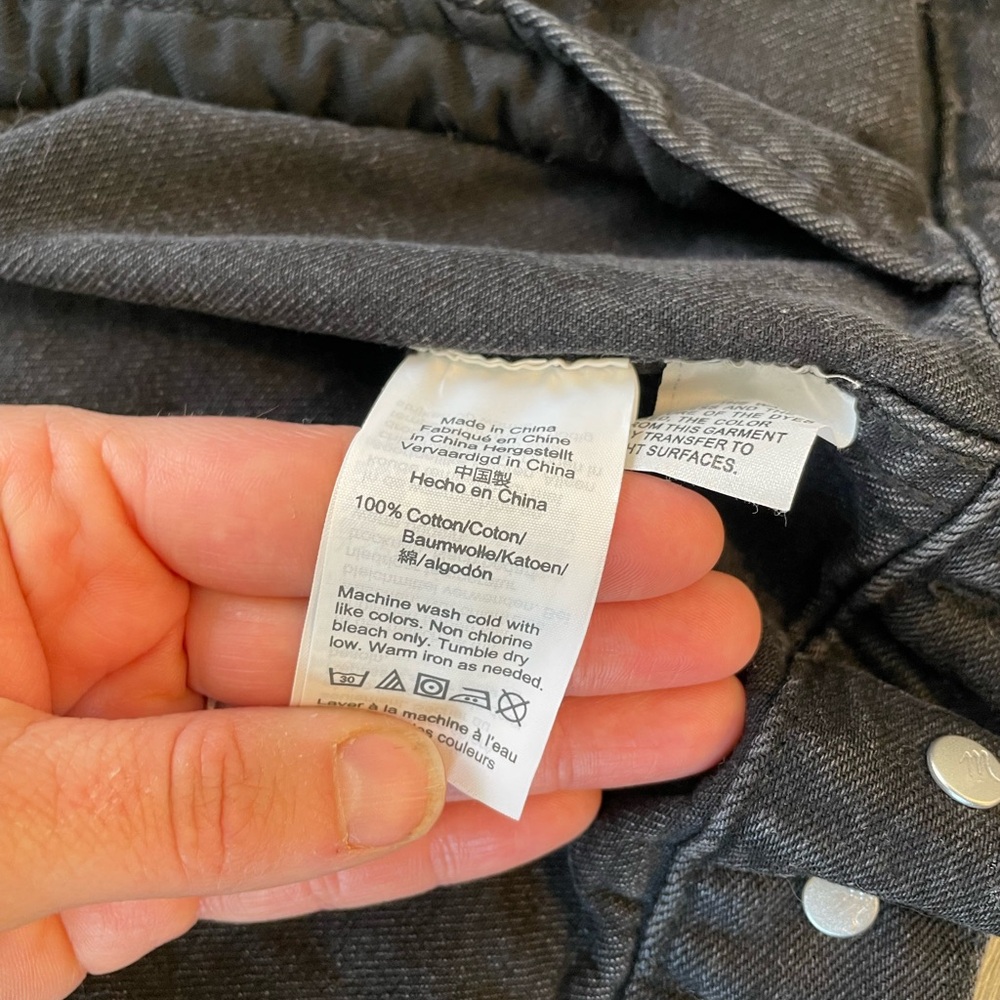 SOLD Madewell | The Oversized Trucker Jean Jacket in
Washed Black | Medium - Picture 11 of 13
